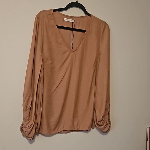 MUSTARD SEED WOMAN M BELL SLEEVE BLOUSE - Picture 1 of 6